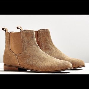 Urban outfitters men’s suede Chelsea boots